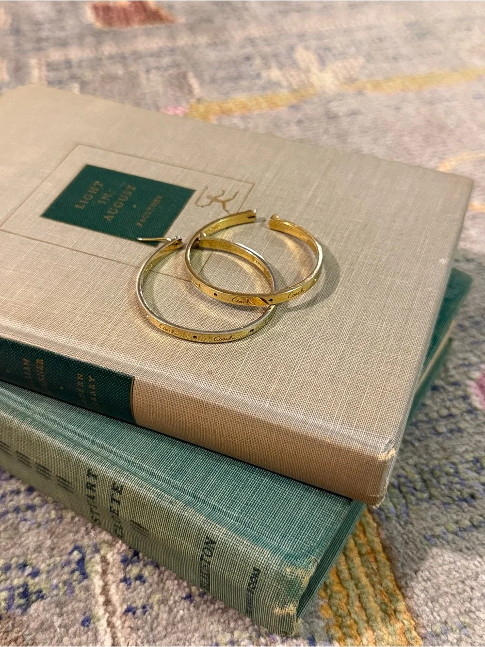 Vintage Coach Gold Tone Hoop Earrings Signed Logo Band AS-IS One Clasp Broken - Picture 2 of 5